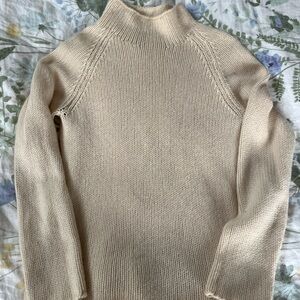 Elegant cashmere Cream turtleneck Sweater